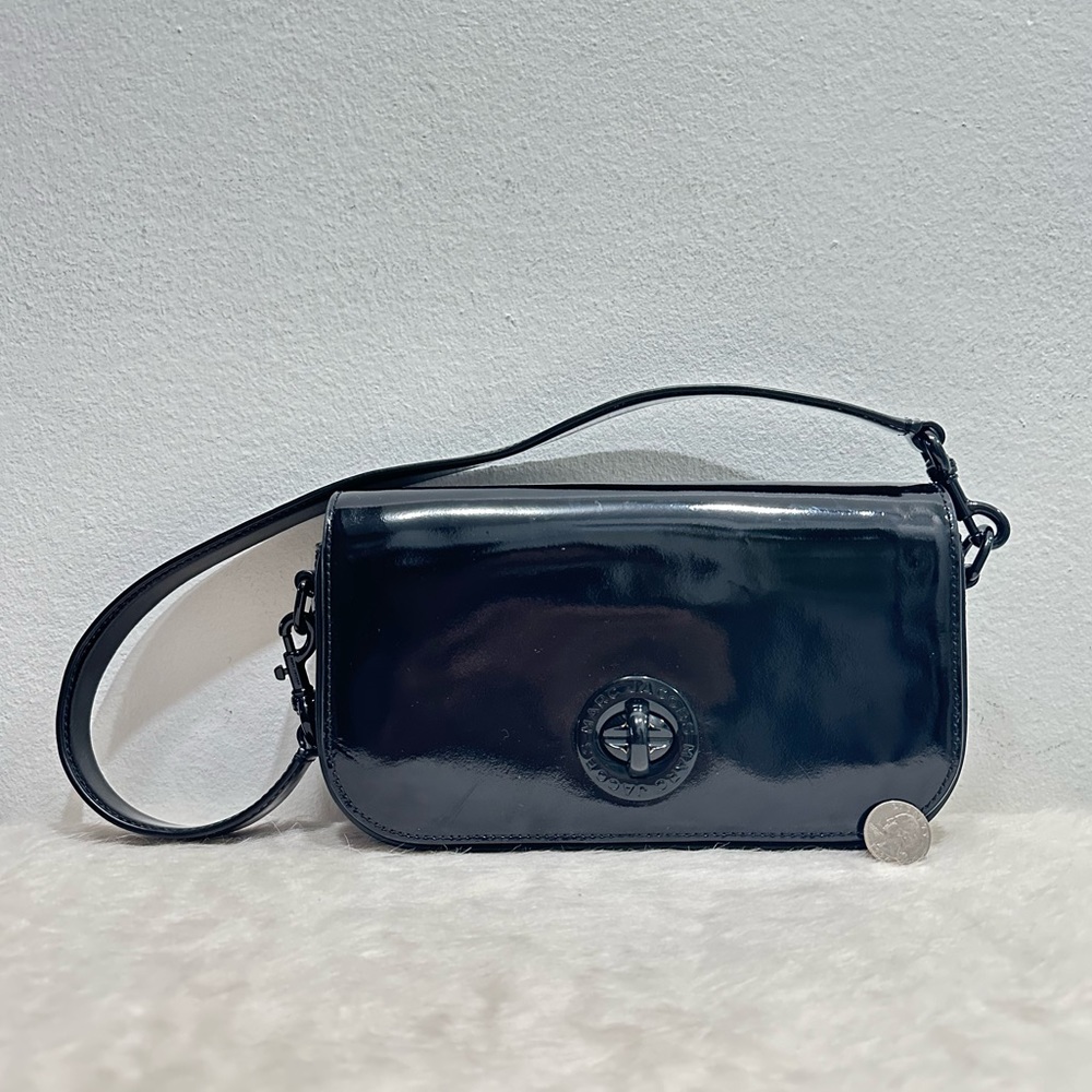 Marc Jacobs shoulder bag in black patent leather/ black hardware. Used